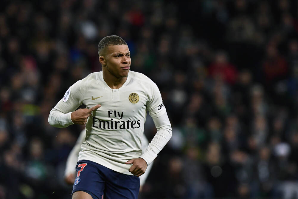 美国捅了马蜂窝? 中国油轮被扣押后, 伊朗转头便出兵扣押美油轮?